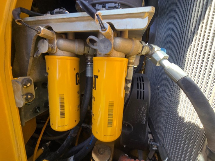 2014-caterpillar-953d-image-32