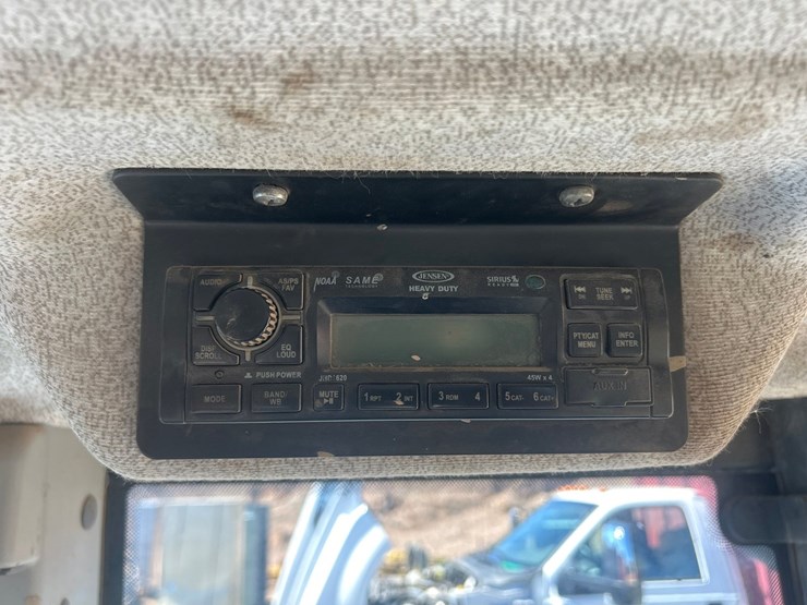 new-holland-t5070-image-49