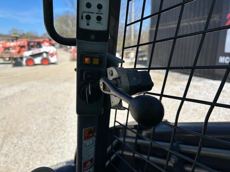 new-holland-c232-image-23