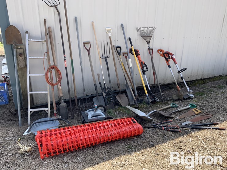 shovels,-rakes,-yard-tools-image-1