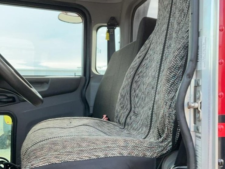 2021-peterbilt-337-image-21