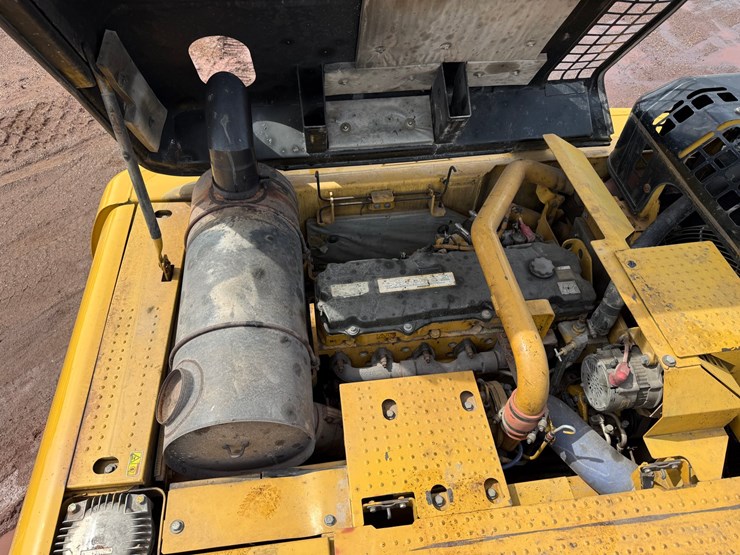 caterpillar-330d-image-77