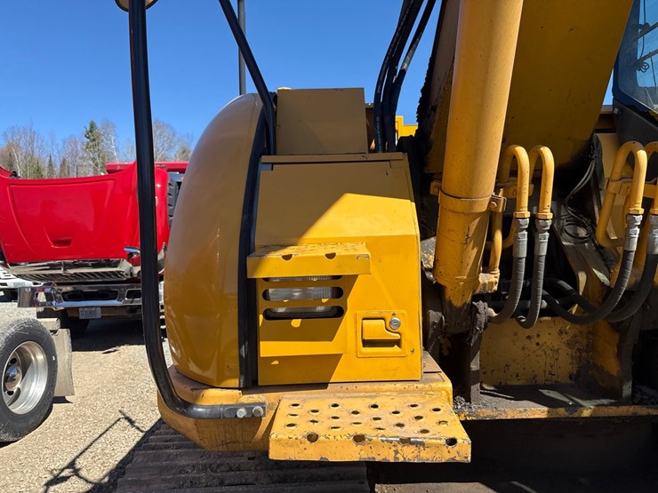 2009-deere-225-lc-image-27