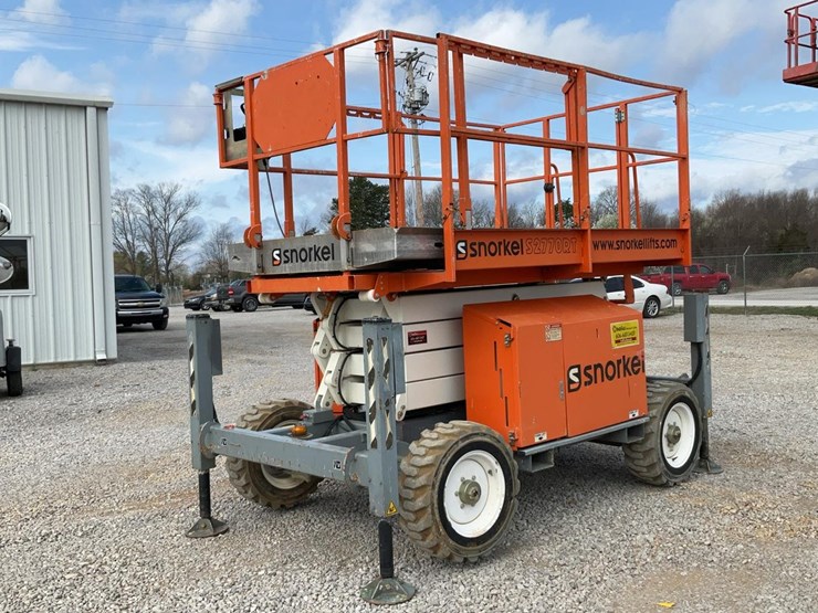 #400-•-2017-snorkel-4wd-rough-terrain-27'-scissor-lift-image-1