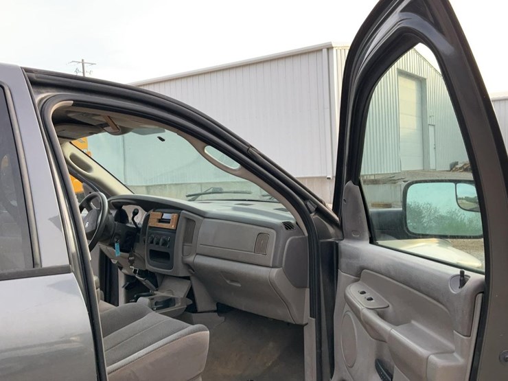 2004-dodge-2500-image-27