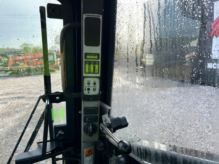 2017-new-holland-l218-image-23