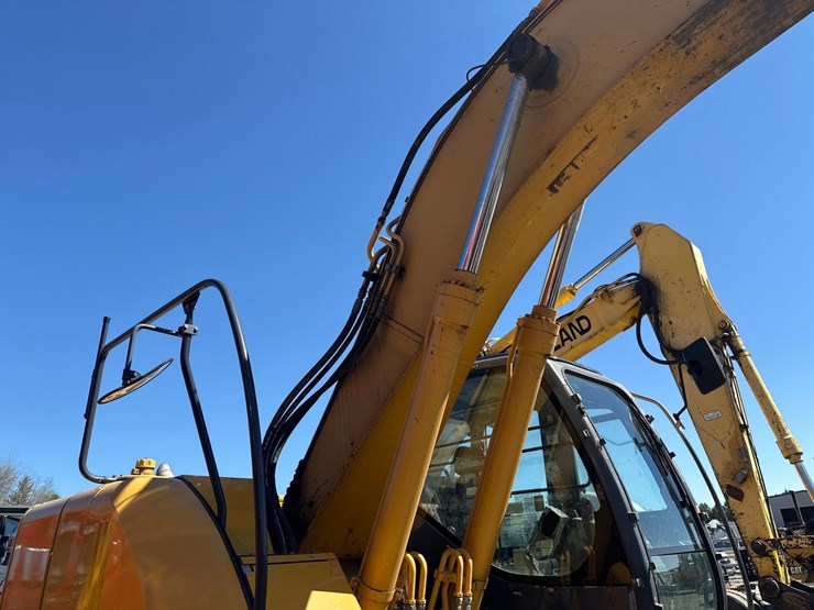 2009-deere-225-lc-image-24