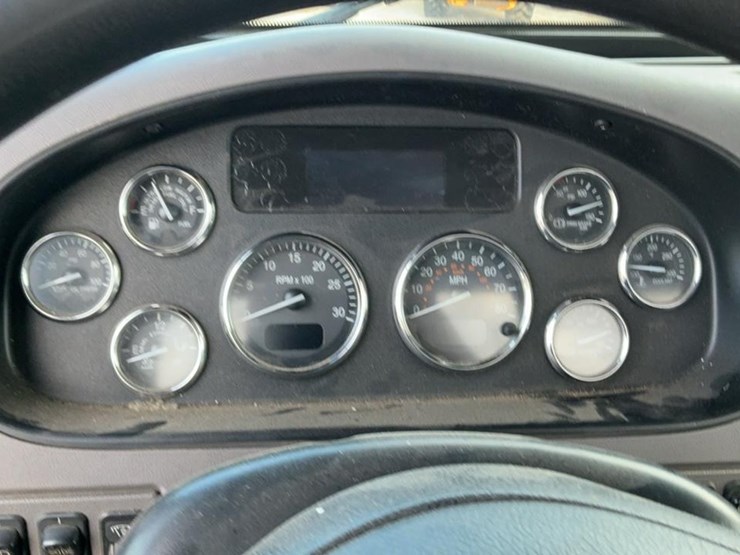 2021-peterbilt-337-image-27