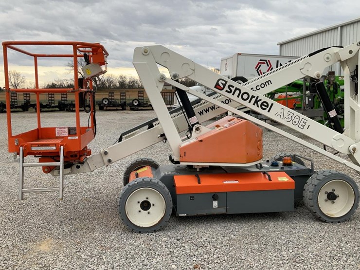 #309-•-2019-snorkel-38'-articulating-lift-image-1