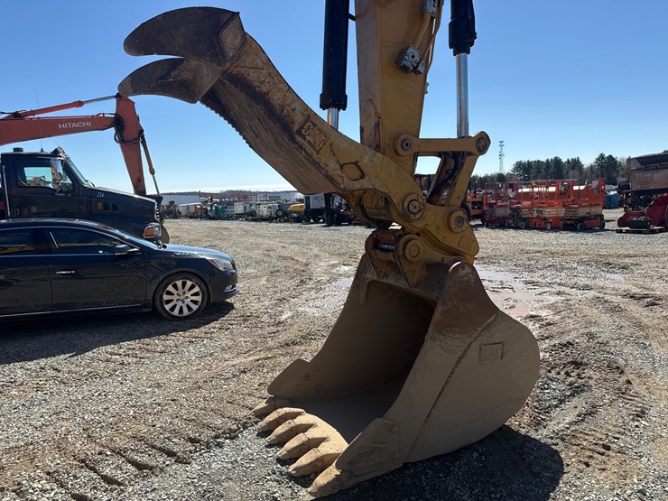 caterpillar-325-image-12