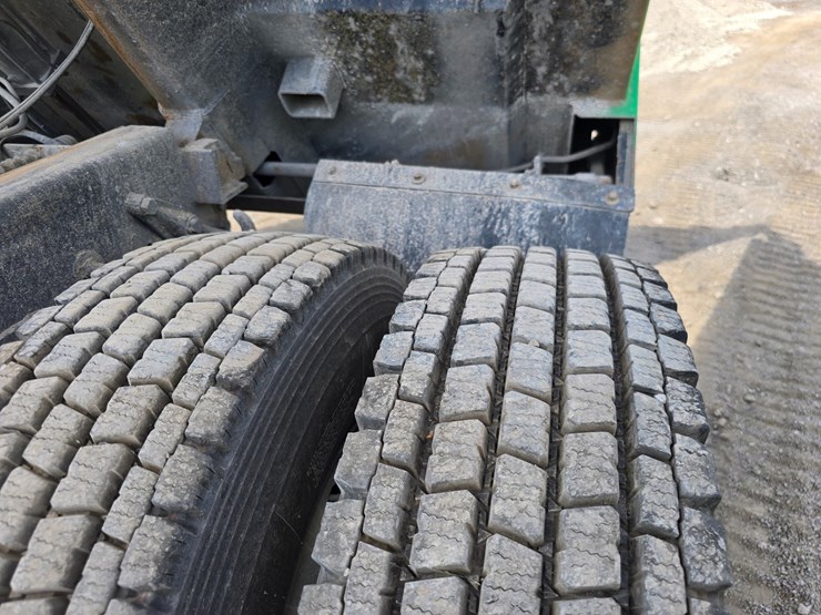 2017-peterbilt-348-image-88