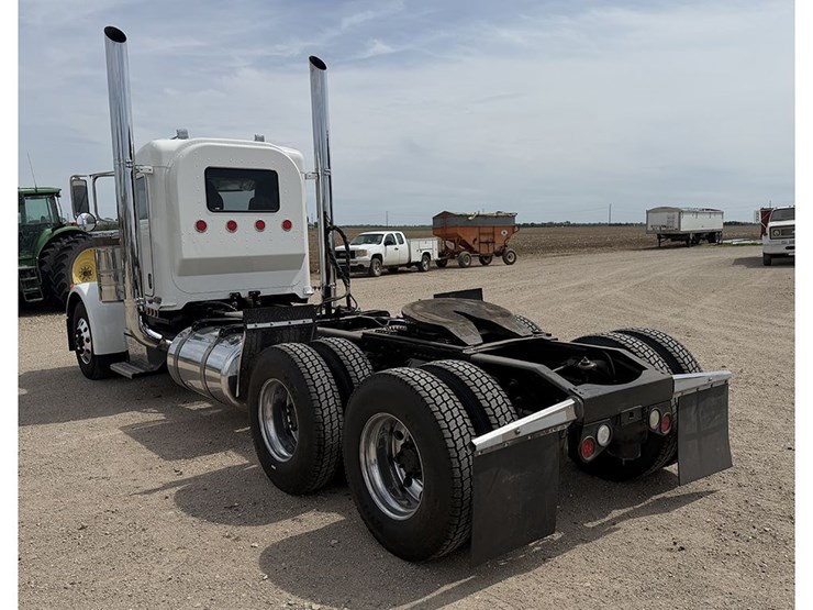 2005-peterbilt-379-image-2