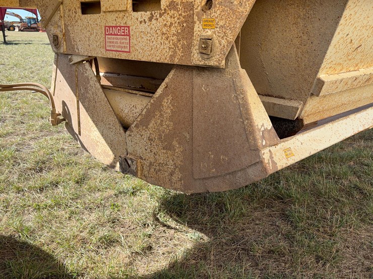 2011-dakota-gravel-trailer-image-19