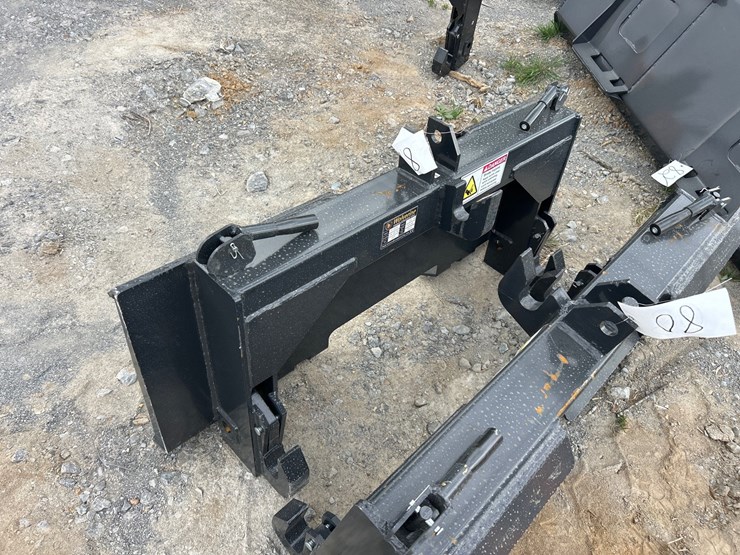 #81-•-skid-steer-to-3pt-quick-hitch-adapter-image-1