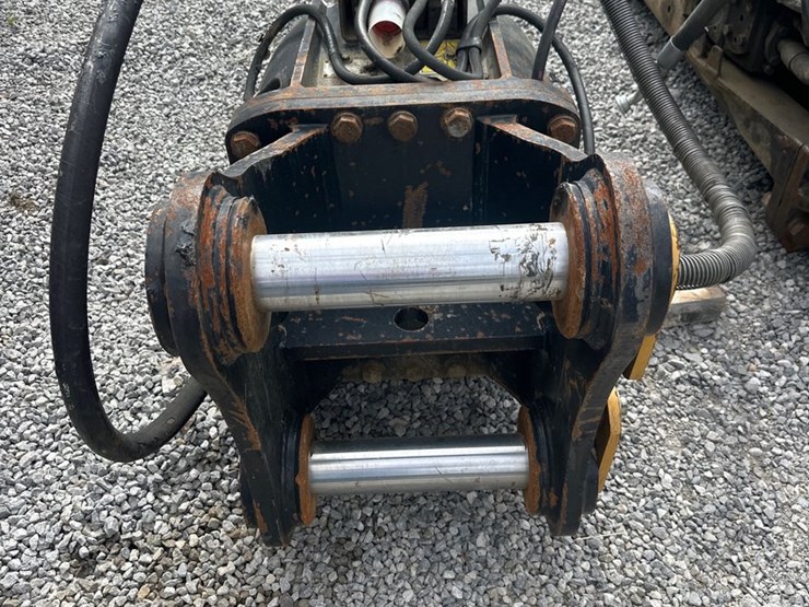 caterpillar-320-image-4