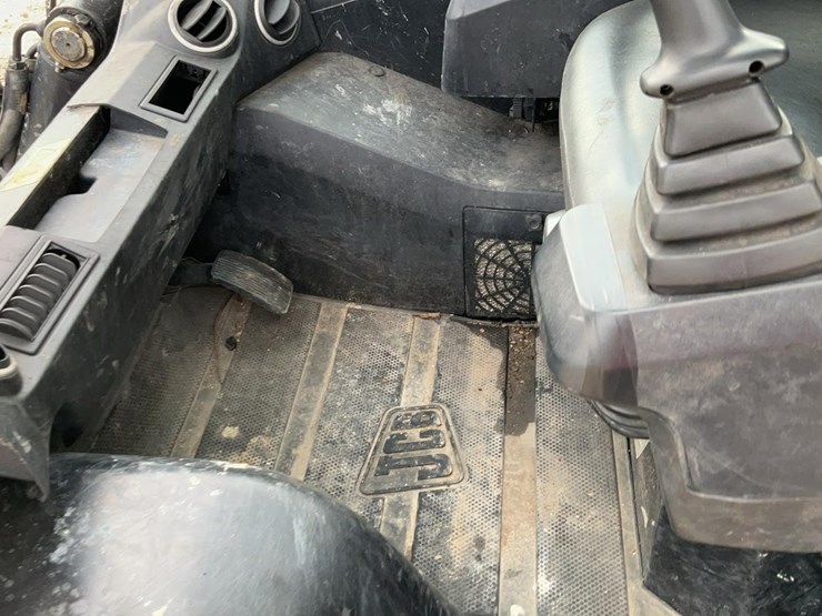 2021-jcb-215-image-11