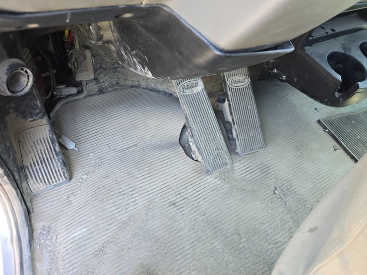 2017-peterbilt-348-image-118