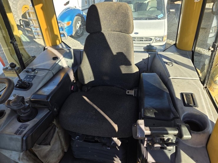 2007-caterpillar-d5n-lgp-image-47