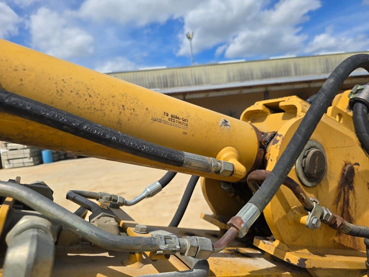 2005-caterpillar-420d-image-51