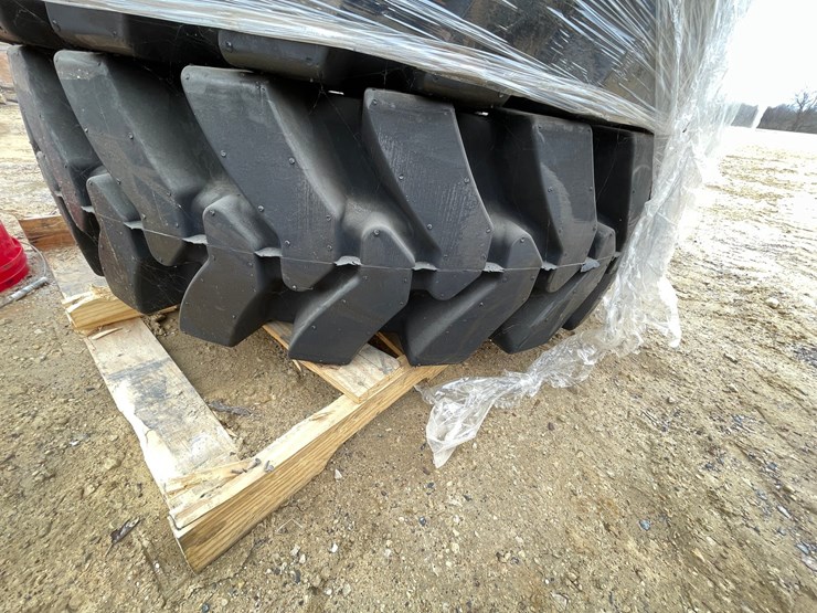 #7538-•-set-of-(4)-new-maximizer-brand-airless-telehandler-tires-on-rims-image-20