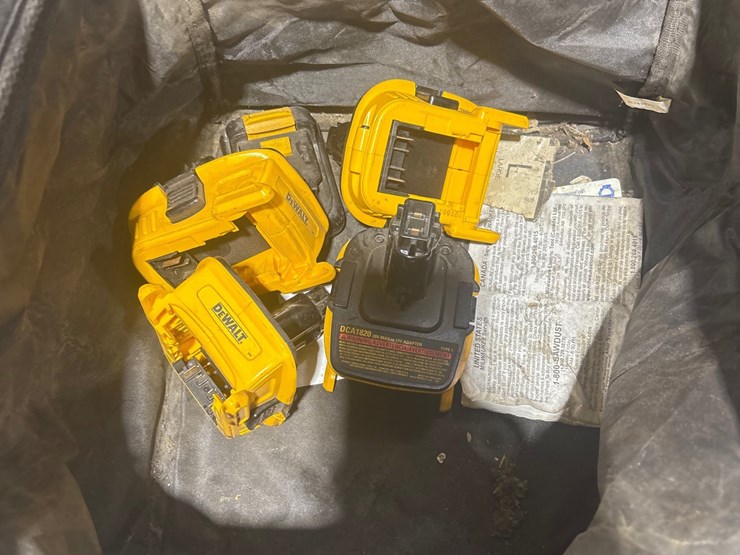 #771-•-bag-of-dewalt-drills-and-impacts-image-5