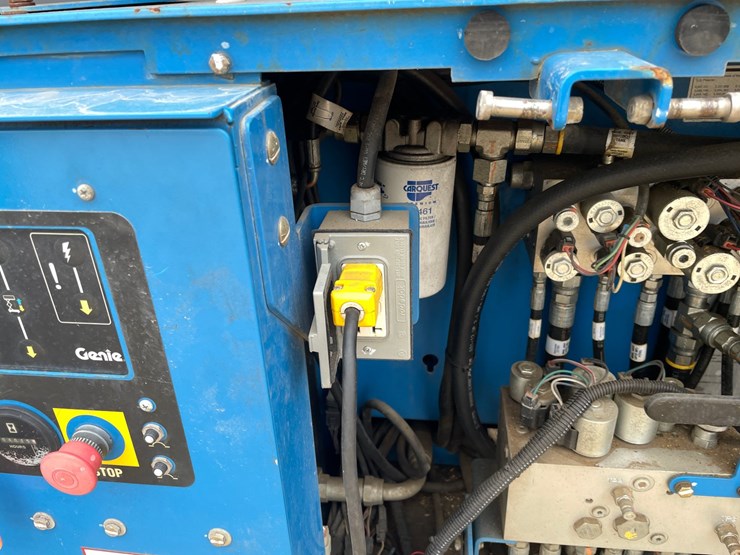 #7514-•-(s-2)-2012-genie-3369-rough-terrain-scissor-lift-image-28