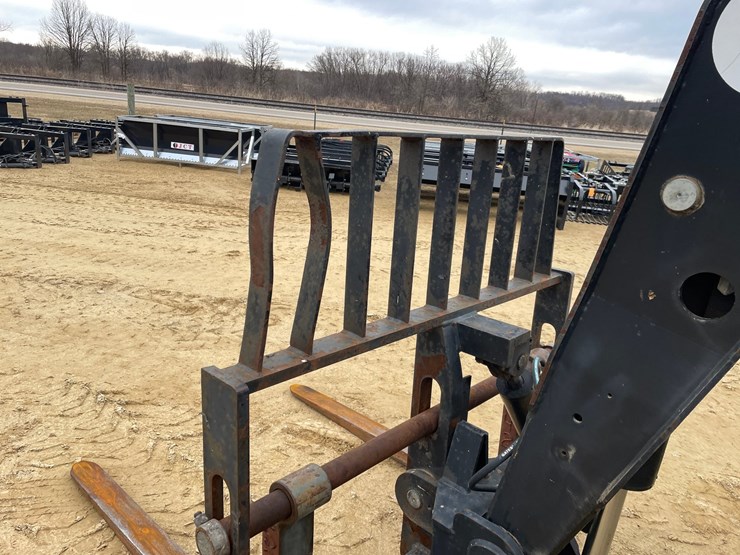 2013-jlg-g6-42a-image-23