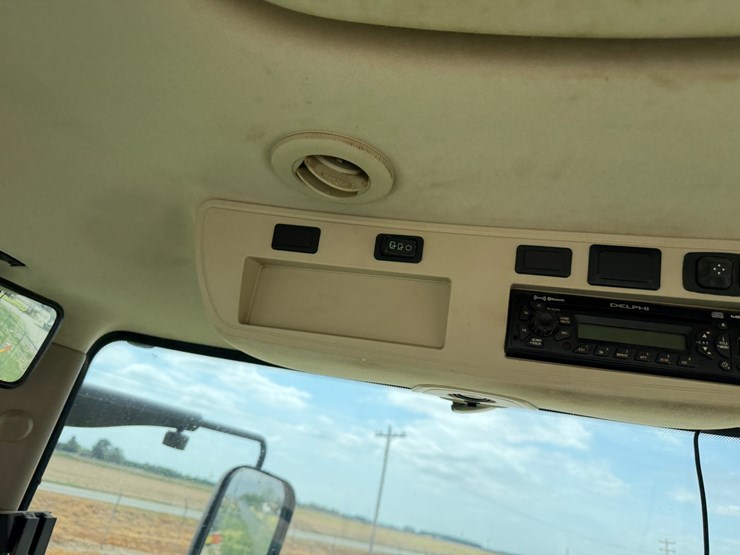 2010-john-deere-8270r-image-74