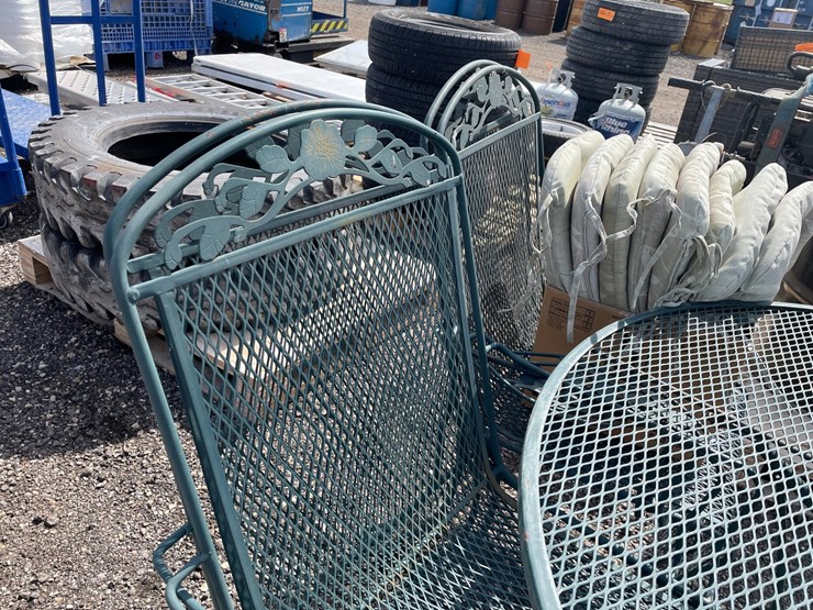 #3457-•-metal-patio-table-and-chairs-image-5