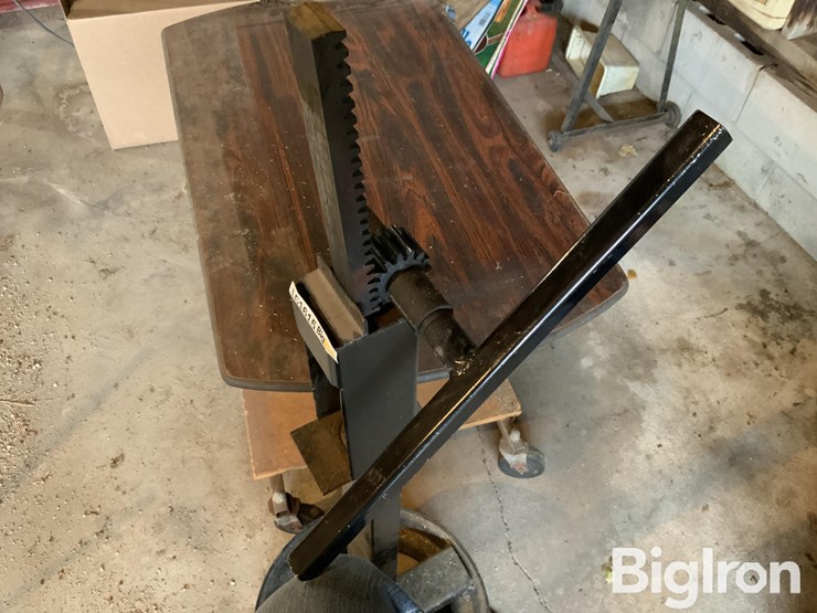 can-crusher-&-table-image-11