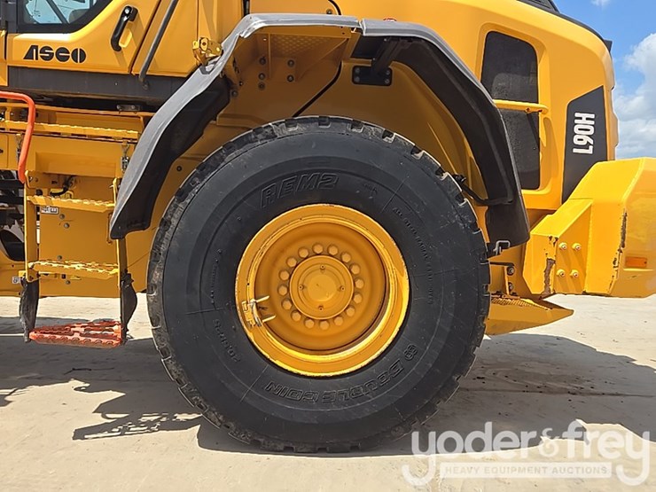 2021-volvo-l90h-image-12