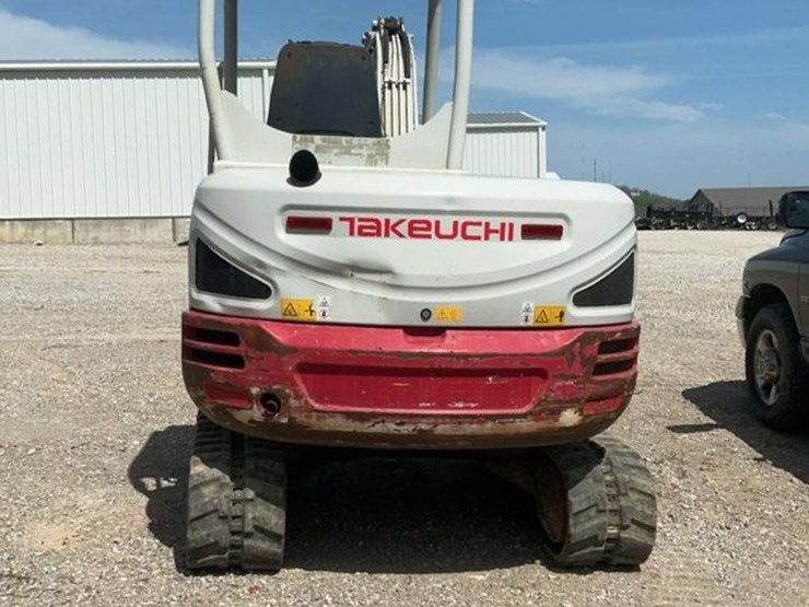 2017-takeuchi-tb240-image-4