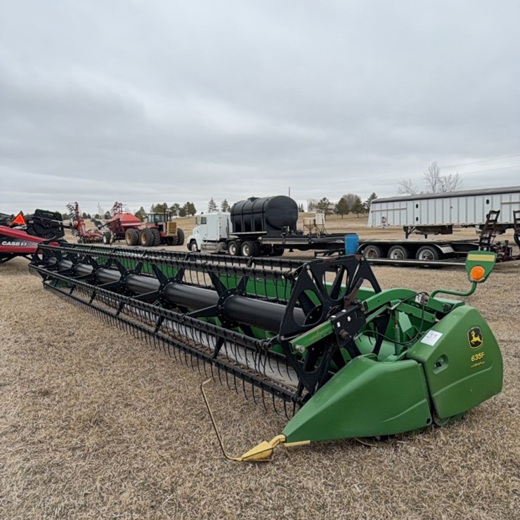 JOHN DEERE 635
