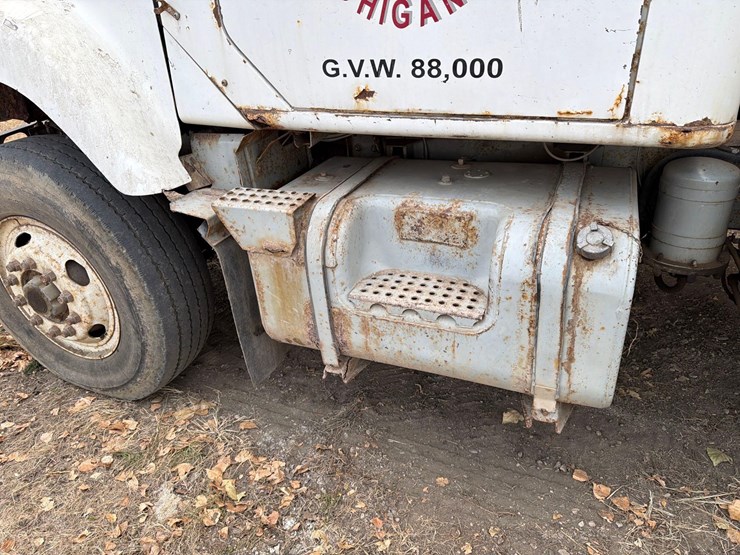 1979-international-f227-image-10