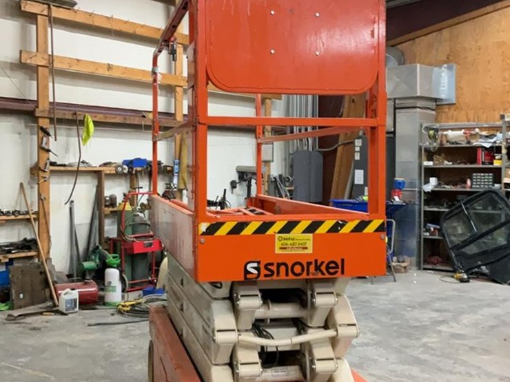 #403-•-2017-snorkel-26'-scissor-lift-image-9