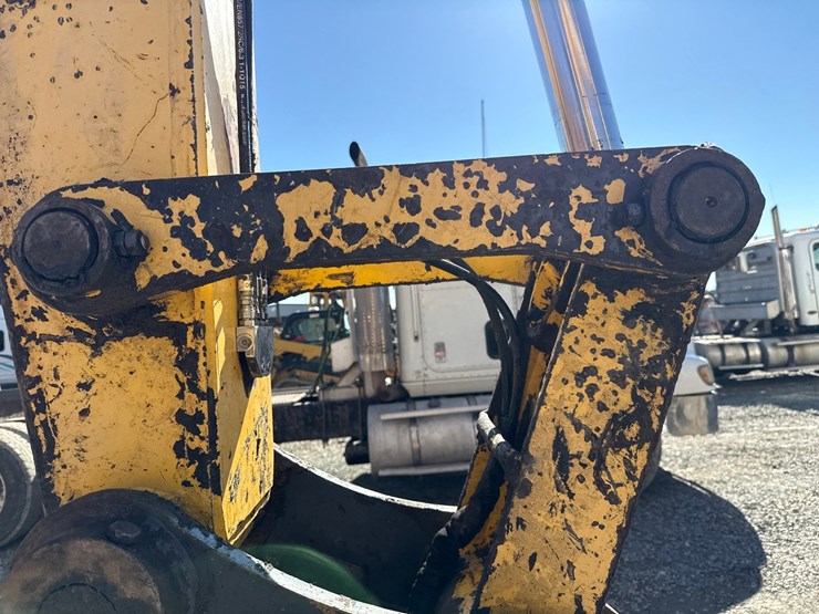 new-holland-eh160-image-14