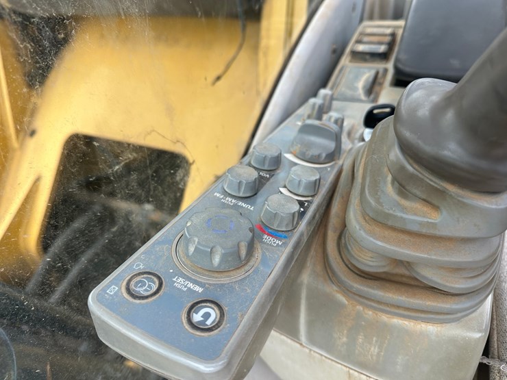 2013-deere-350g-lc-image-47