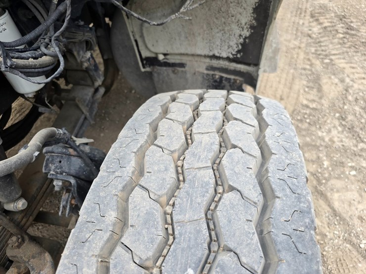 2017-peterbilt-348-image-27