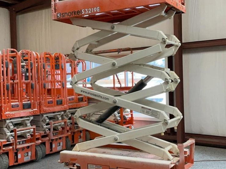 #411-•-2019-snorkel-19'-scissor-lift-image-23