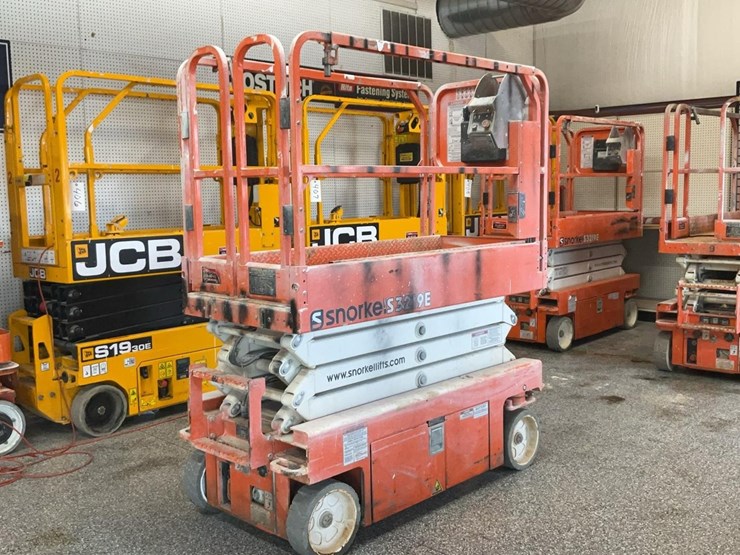 #426-•-2020-snorkel-19'-scissor-lift-image-1