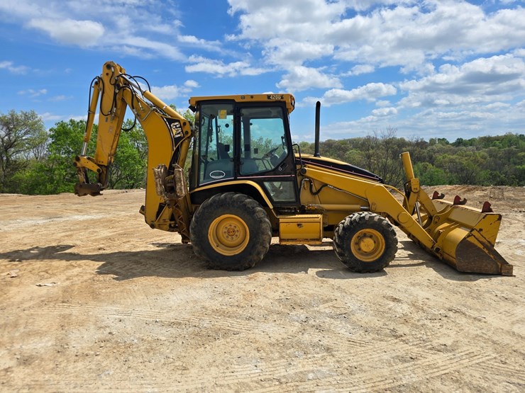 2005-caterpillar-420d-image-18