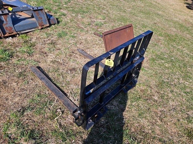 #550-•-walco-48"-pallet-forks-image-3