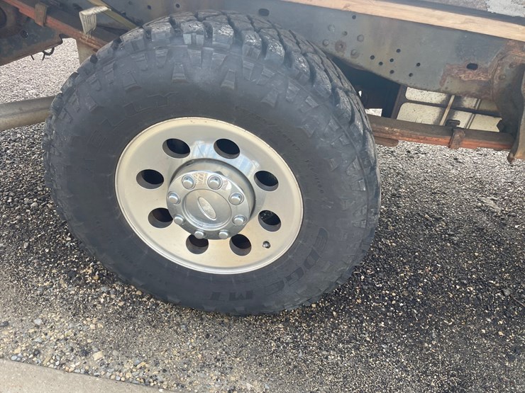 2010-ford-f250-xl-image-13