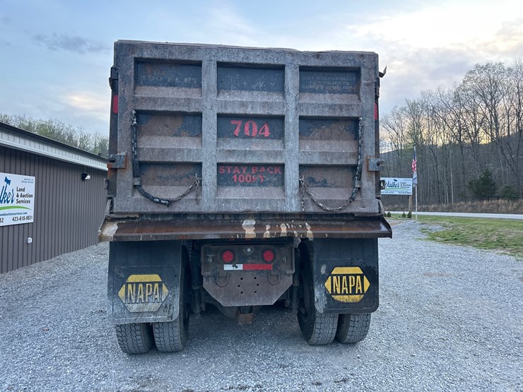 2014-freightliner-columbia-120-image-6