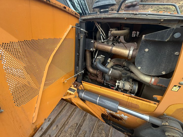 2016-case-1650m-image-33