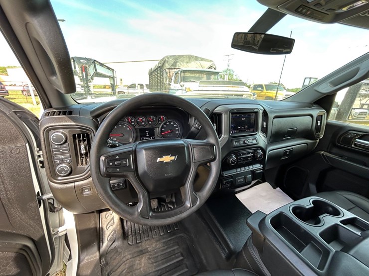 2021-chevrolet-2500-image-12