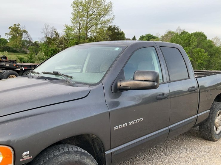 2004-dodge-2500-image-31