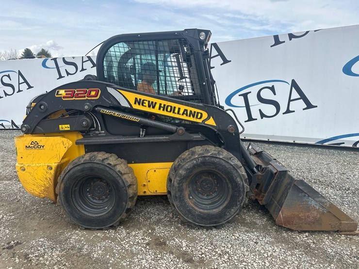 new-holland-l320-image-6