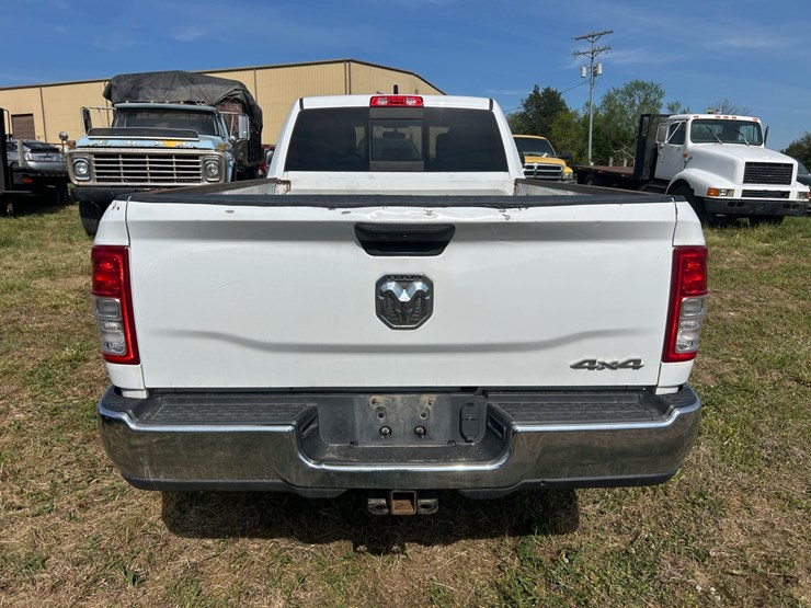 2020-dodge-3500-image-4