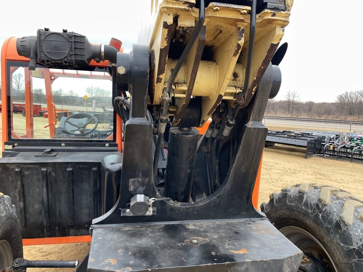 2013-jlg-g6-42a-image-40